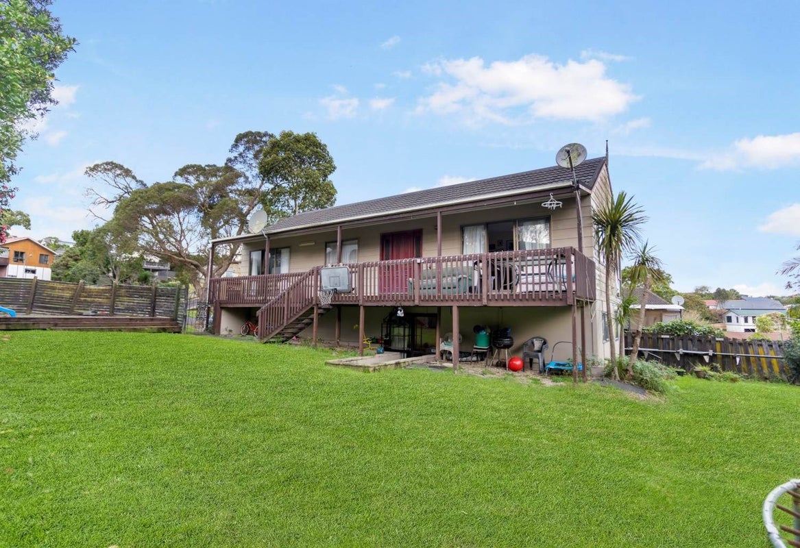8 Palmetto Place, Goodwood Heights, Auckland - Carousel 2