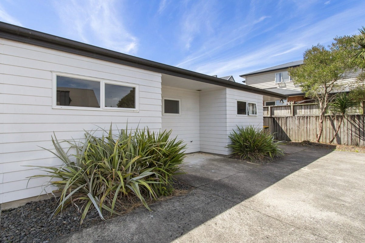 28D Lorne Street, Melville, Hamilton - Carousel 1