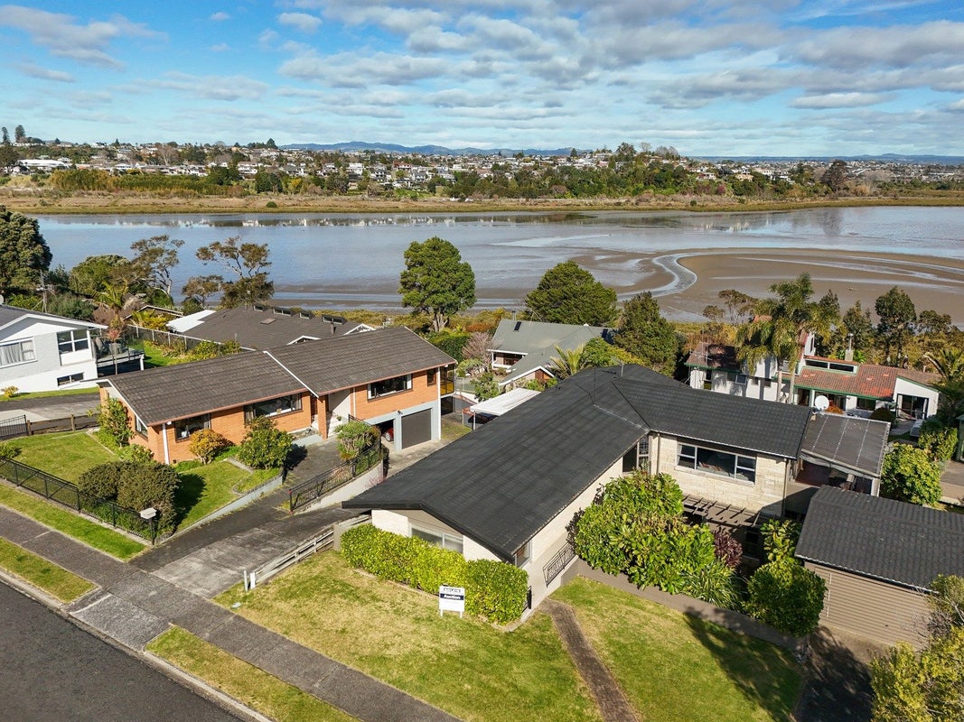 4 Sunny Bay Road, Matua, Tauranga - Carousel 1