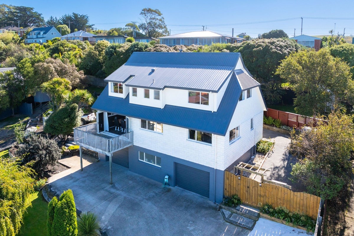 7 Queen Street, Brighton, Dunedin - Carousel 30