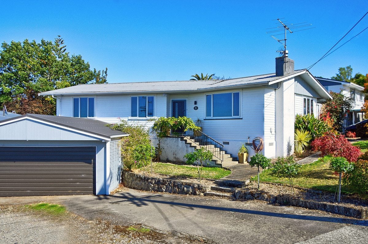 11 Puriri Crescent, Lansdowne, Masterton - Carousel 1