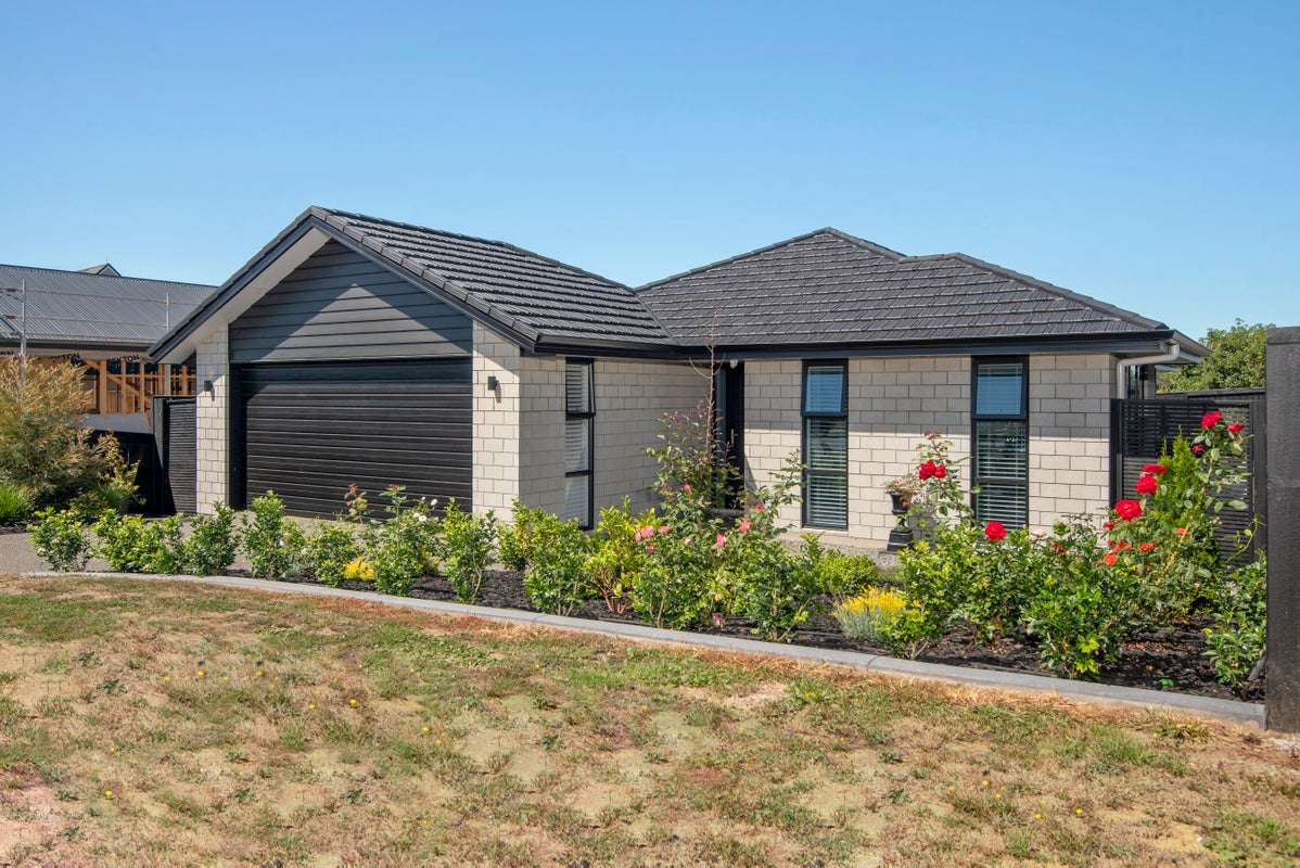4 Mary Place, Pyes Pa, Tauranga - Carousel 1