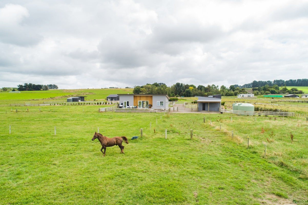 33 Meavy Lane, Ashhurst, Palmerston North - Carousel 50
