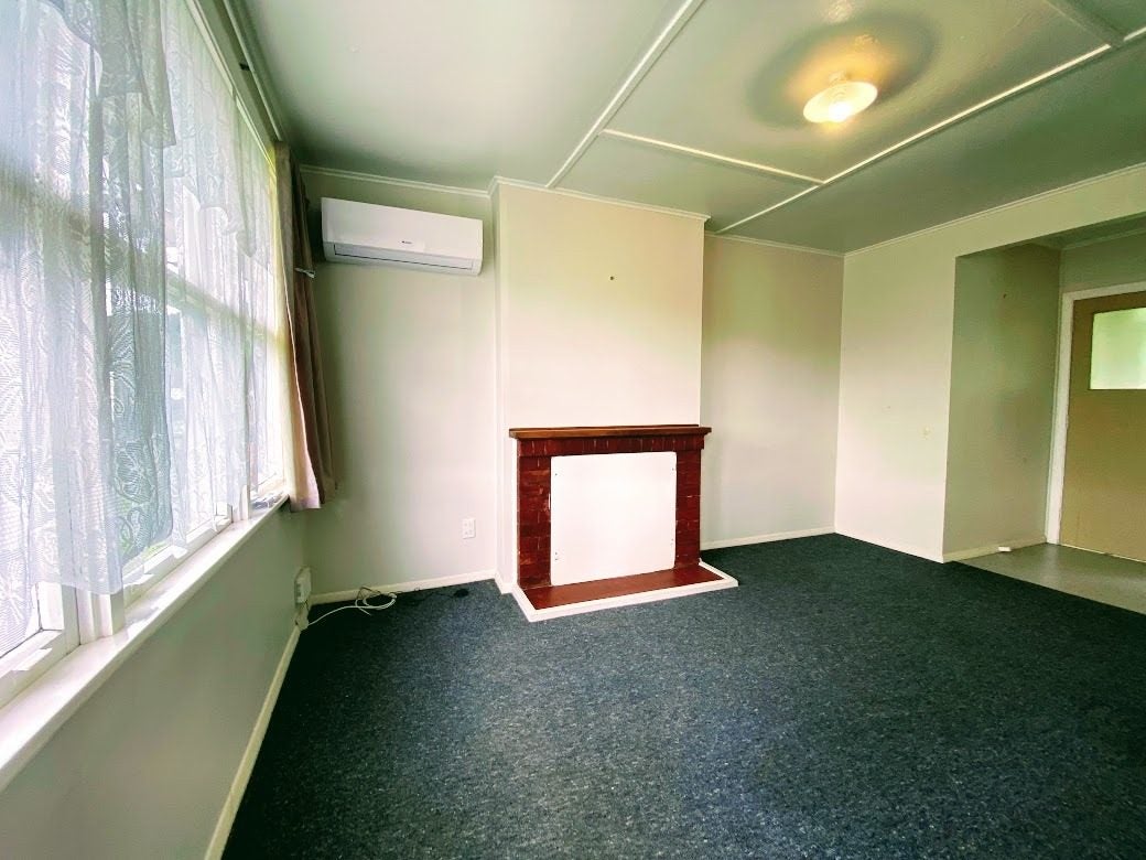 90 Strand Crescent, Naenae, Lower Hutt - Carousel 1