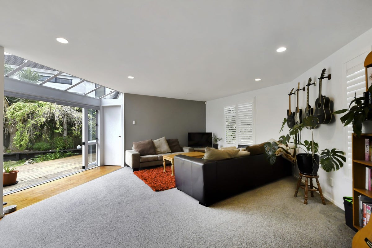 1 Derby Downs Place, Ellerslie, Auckland - Carousel 2