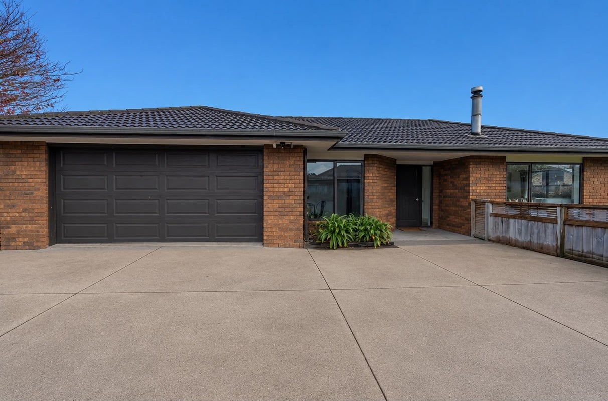 9 The Ford, Huntington, Hamilton - Carousel 1
