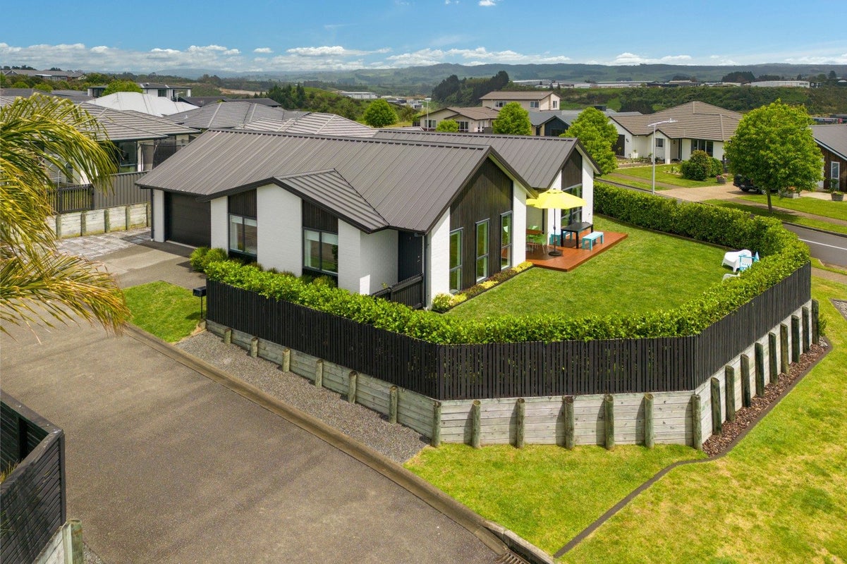 2 Shea Lane, Pyes Pa, Tauranga - Carousel 1