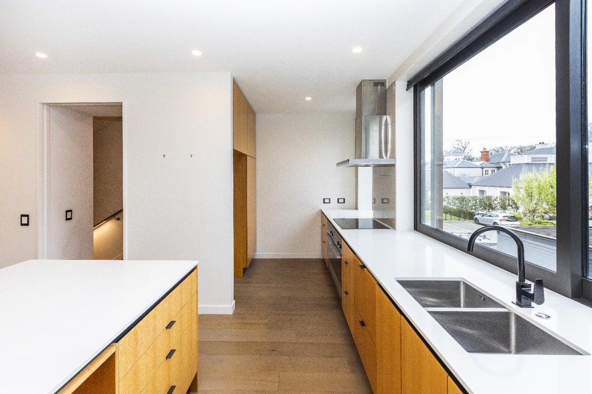 2/197 Hereford Street, Christchurch Central, Christchurch - Carousel 2