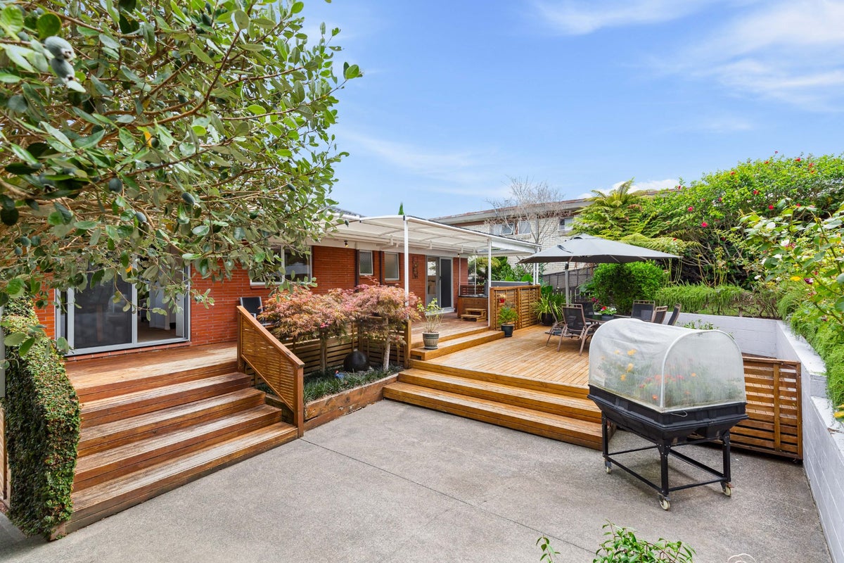 16 Nui Mana Place, Te Atatu South, Auckland - Carousel 2