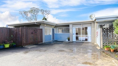 2/42 Bentley Avenue, Glenfield, Auckland - Carousel 1