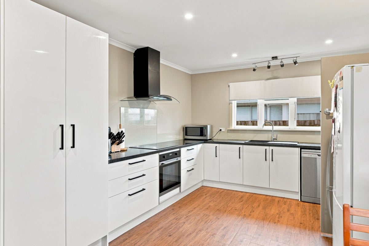 9 Checketts Avenue, Halswell, Christchurch - Carousel 2