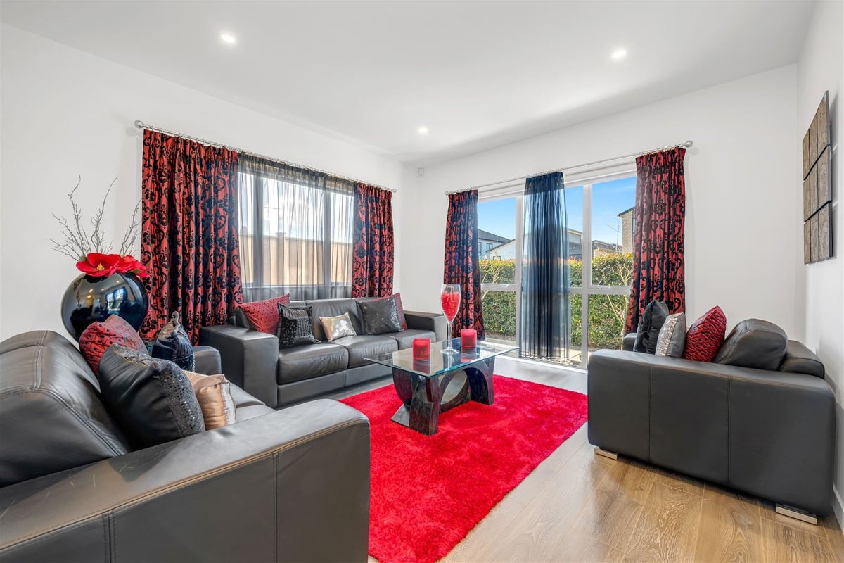 39 Hikuawa Road, Flat Bush, Auckland - Carousel 2