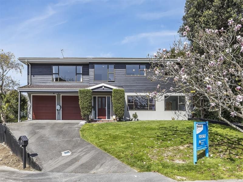 8 Charthouse Lane, Whitby, Porirua - Carousel 1