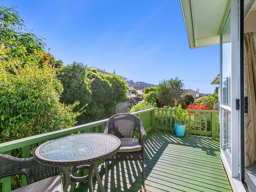 25 Larsen Crescent, Tawa, Wellington - Carousel 2