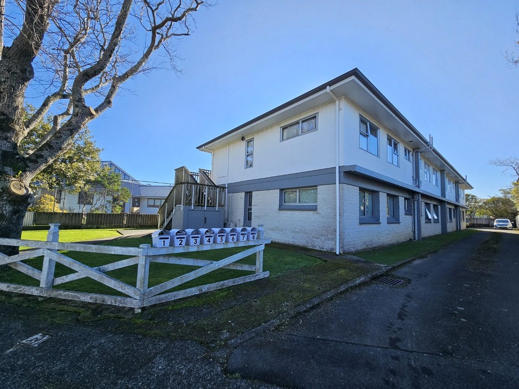8/195 WATERLOO Road, WATERLOO, LOWER HUTT - Carousel 14
