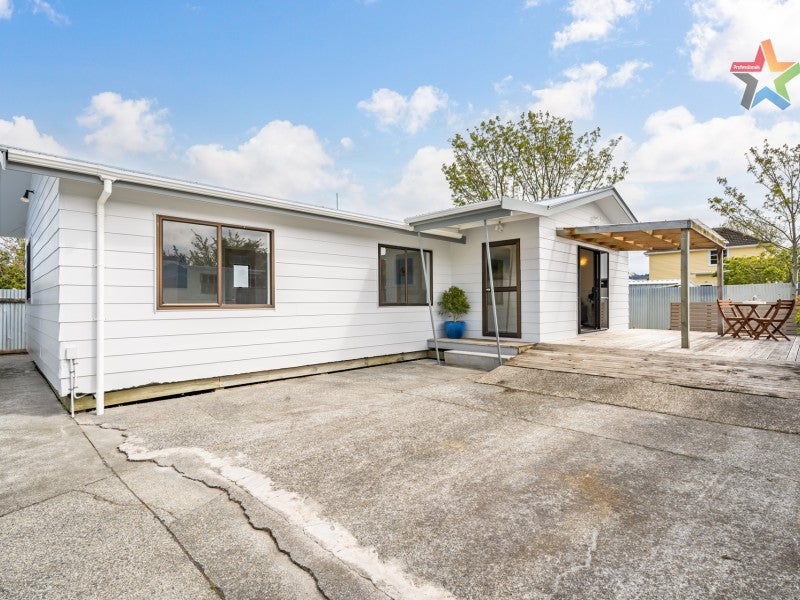 2/209 Naenae Road, Naenae, Lower Hutt - Carousel 1