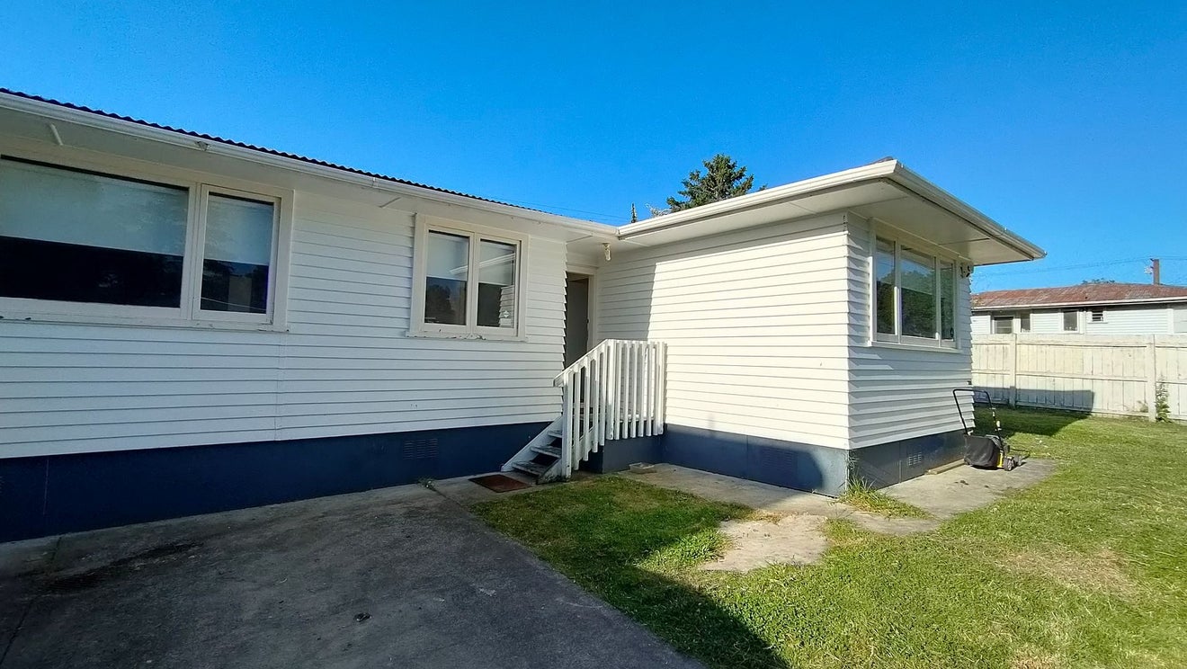 131 Whitney Street, Blockhouse Bay, Auckland - Carousel 1