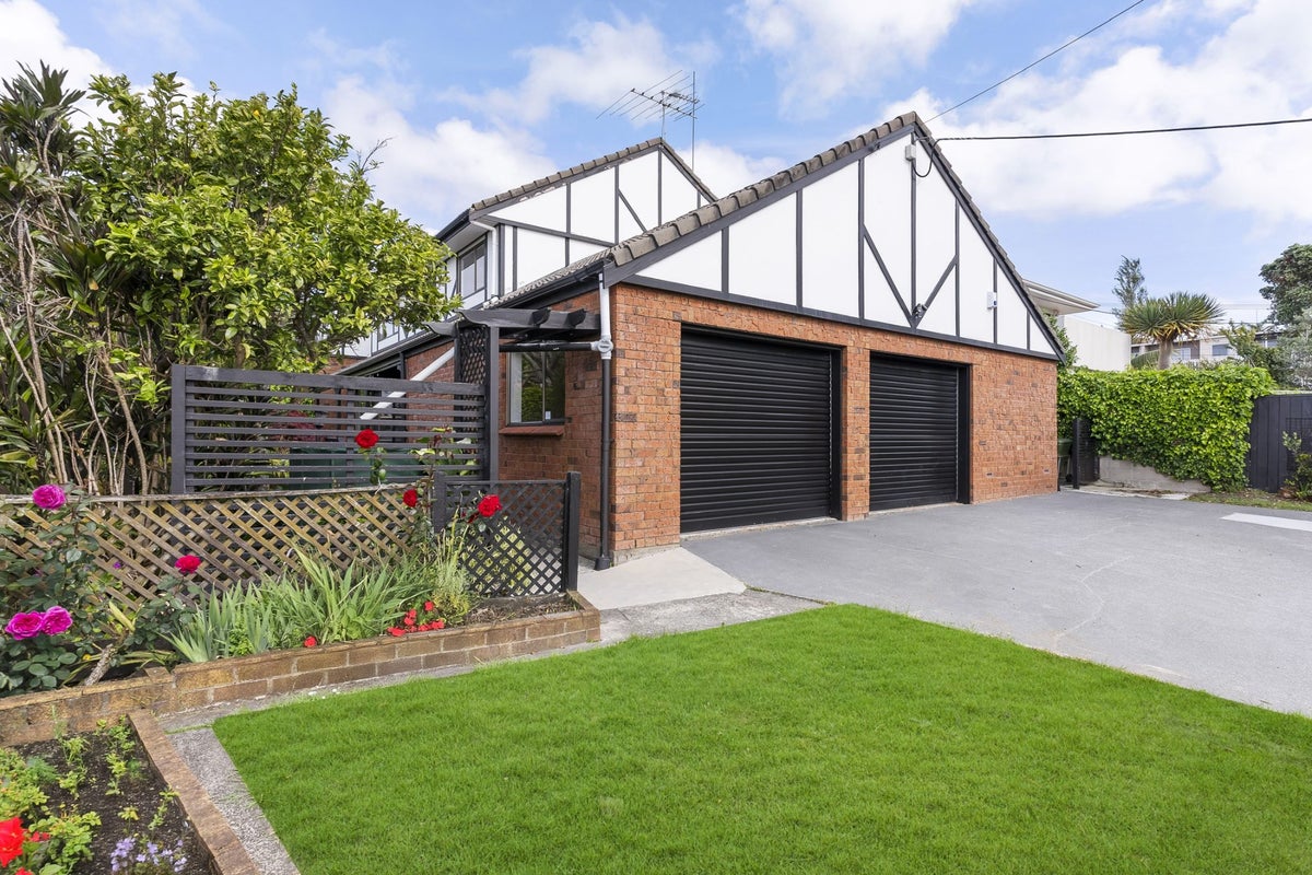 1/877 Beach Road, Waiake, Auckland - Carousel 2