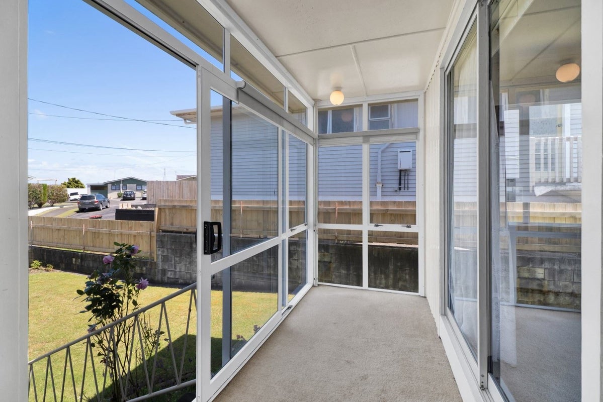 8 Lydford Place, Spotswood, New Plymouth - Carousel 2