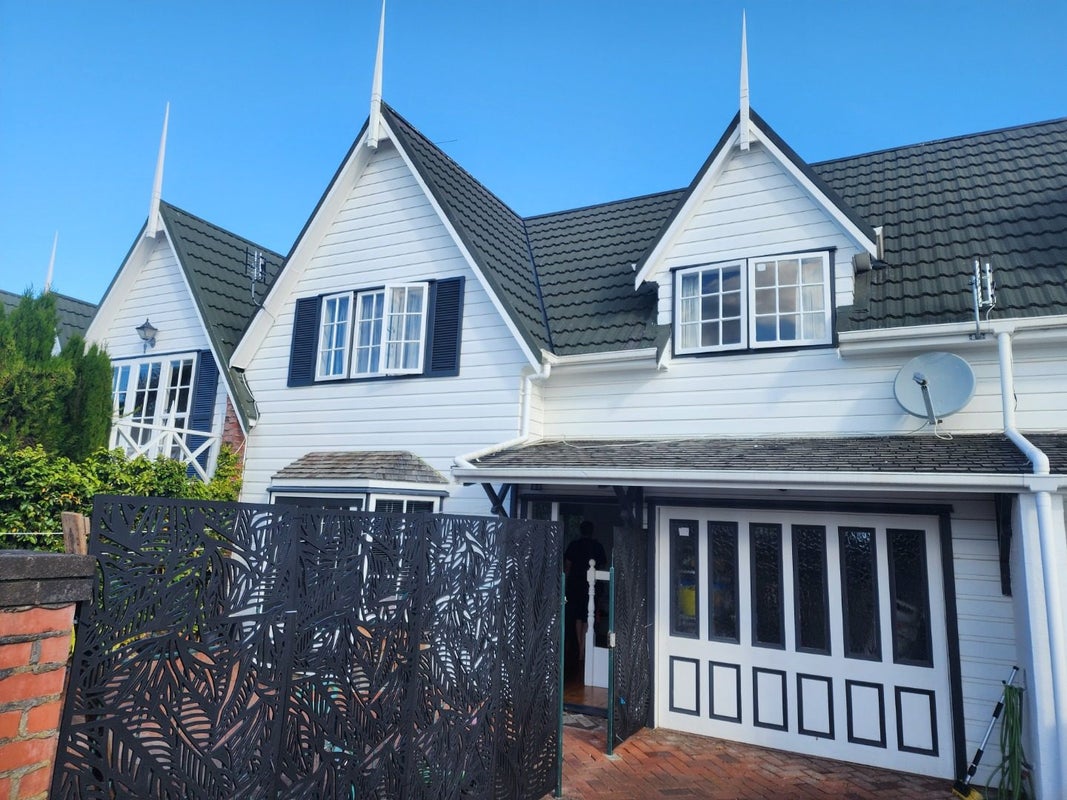 2/23 Huia Road, Point Chevalier, Auckland - Carousel 1