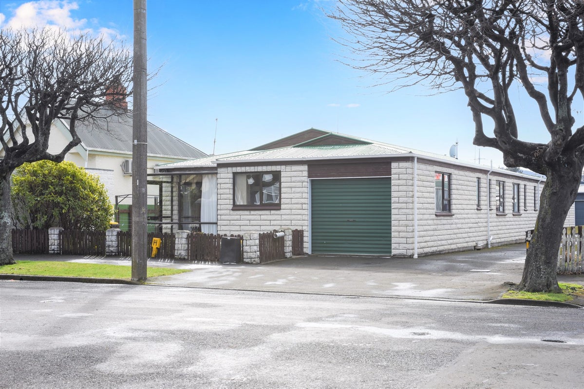 20A Law Street, Caversham, Dunedin - Carousel 1