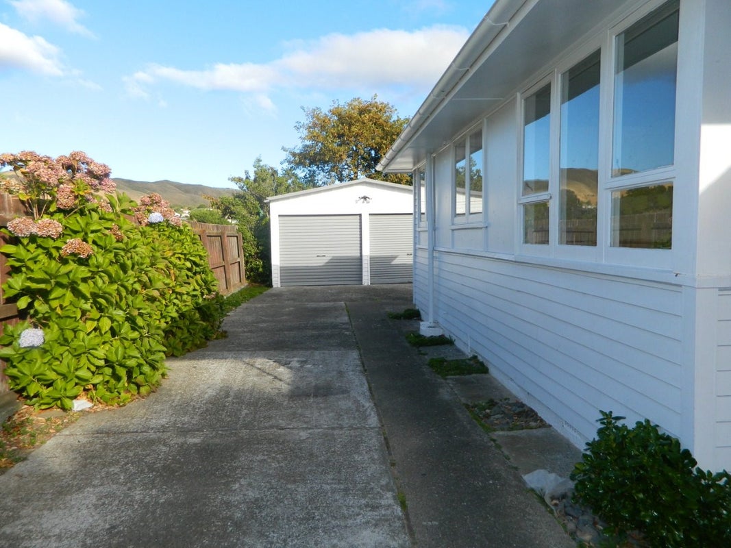 39 Niagara Street, Waitangirua, Porirua - Carousel 1