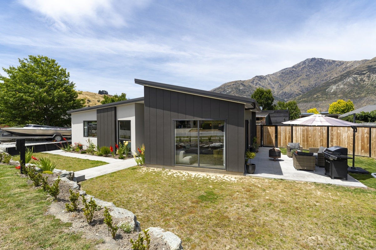 8 Erskine Street, Lake Hayes, Queenstown - Carousel 1