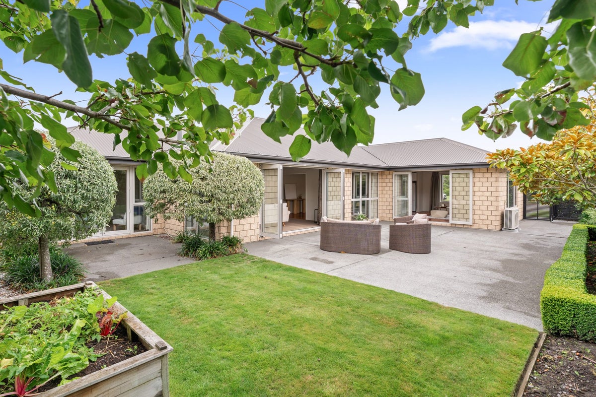 15 Westpark Drive, Burnside, Christchurch - Carousel 13