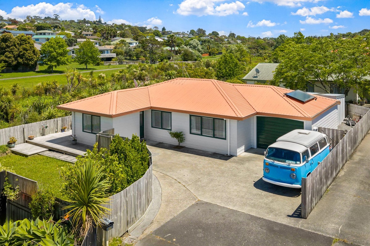 1/12 Knott Road, Stanmore Bay, Whangaparaoa - Carousel 1