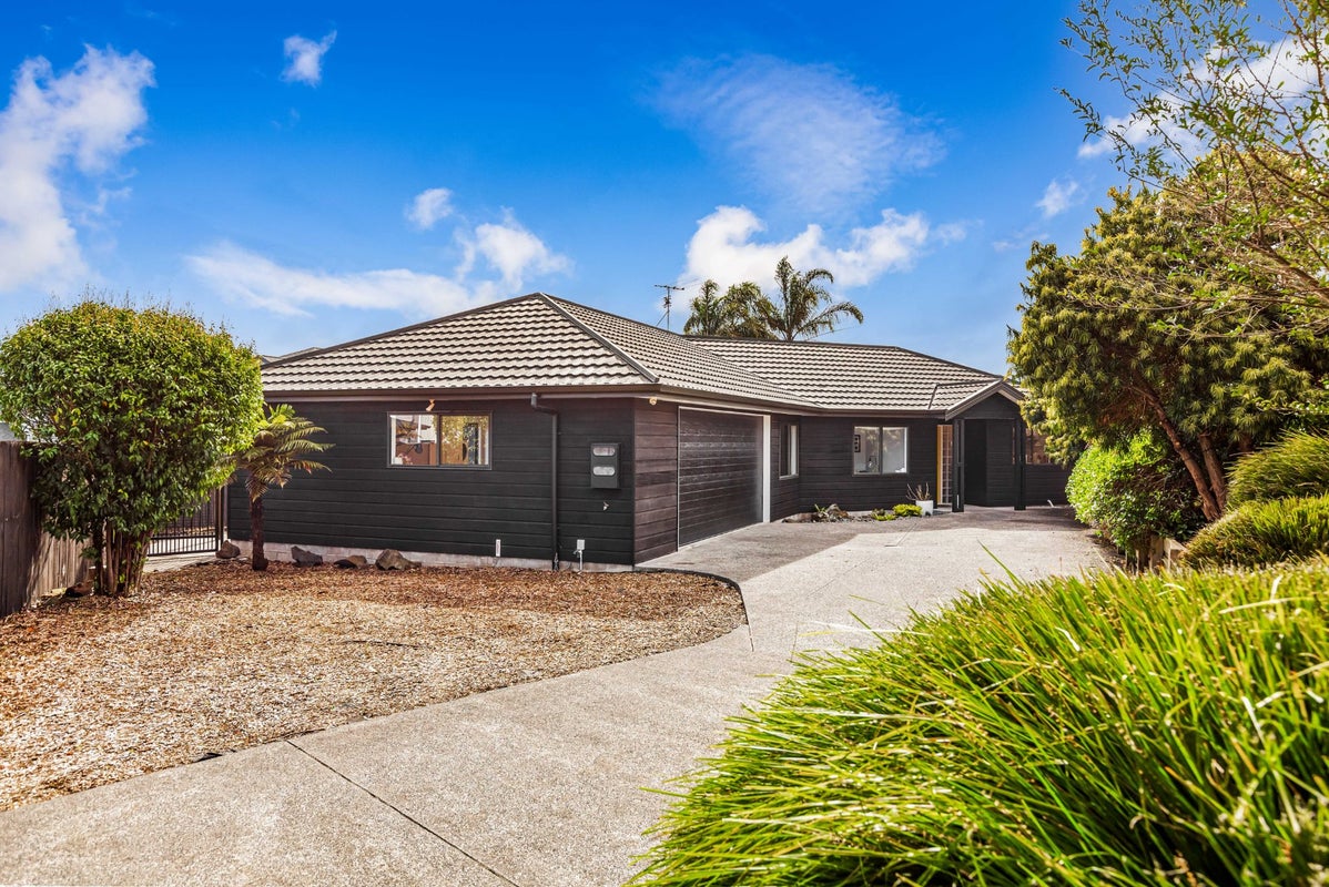 19 Hamurana Place, Te Atatu Peninsula, Auckland - Carousel 1