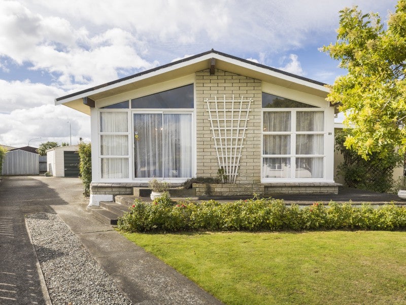 21 Apollo Parade, Milson, Palmerston North - Carousel 1