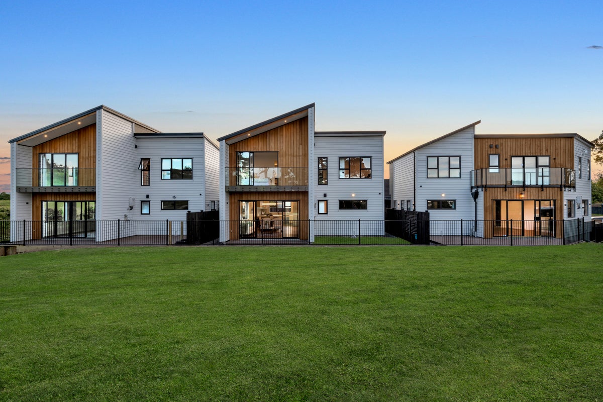 21B KENWICK Place, Burswood, Auckland - Carousel 2
