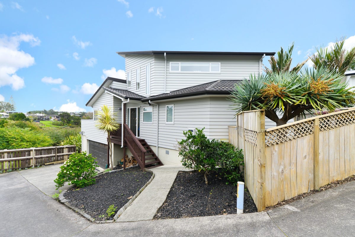 13B Wharf Road, Te Atatu Peninsula, Auckland - Carousel 2
