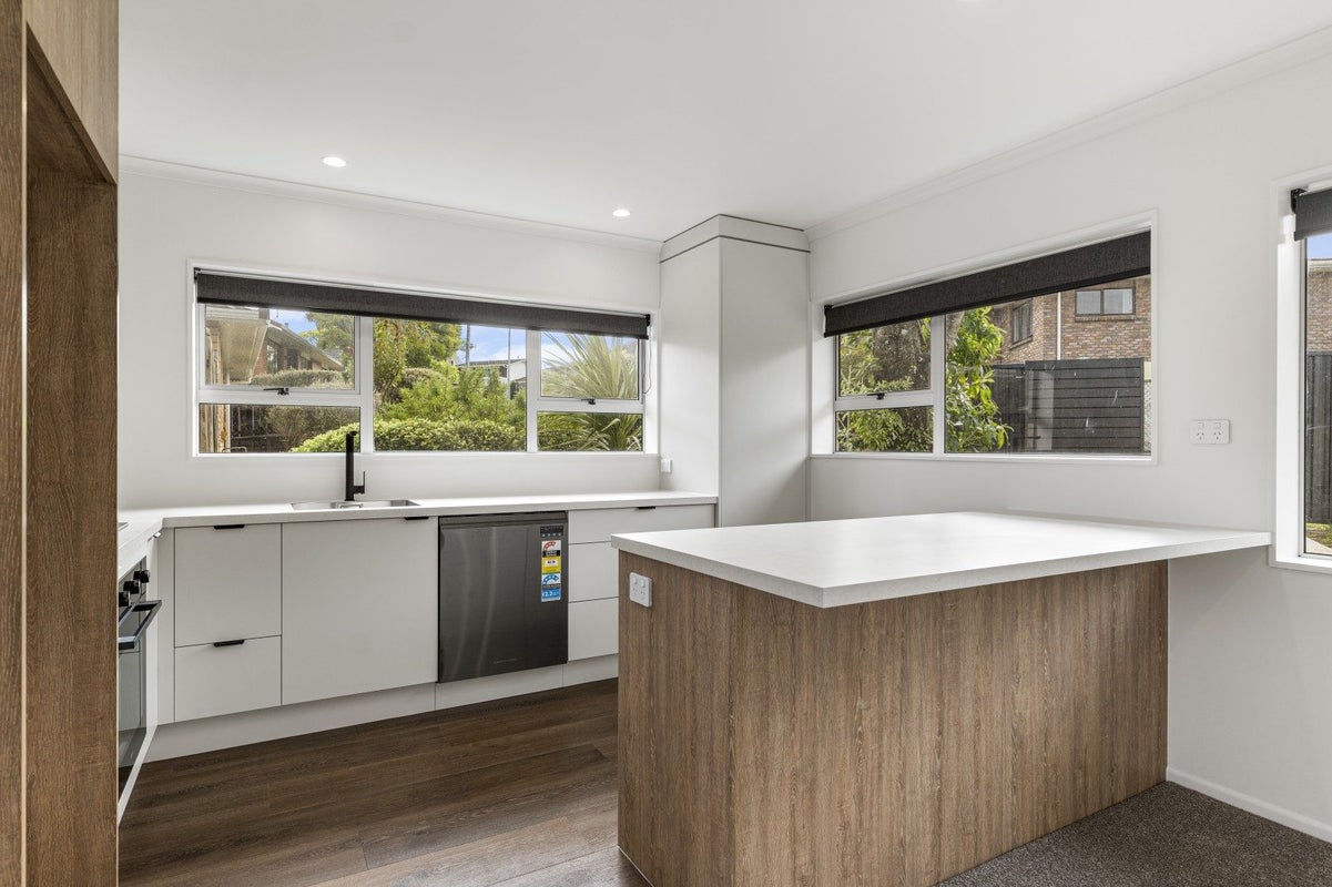 1 Ruskin Place, Westown, New Plymouth - Carousel 2