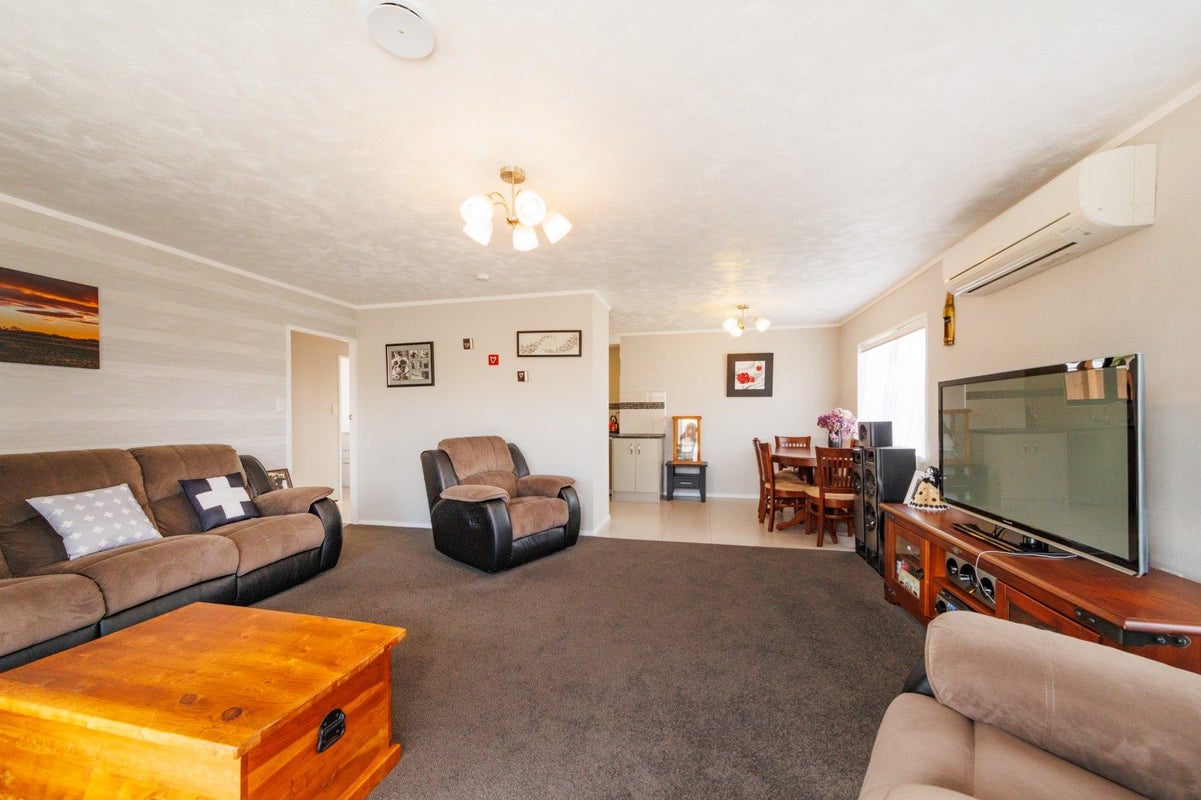25 McLeavey Drive, Kelvin Grove, Palmerston North - Carousel 2