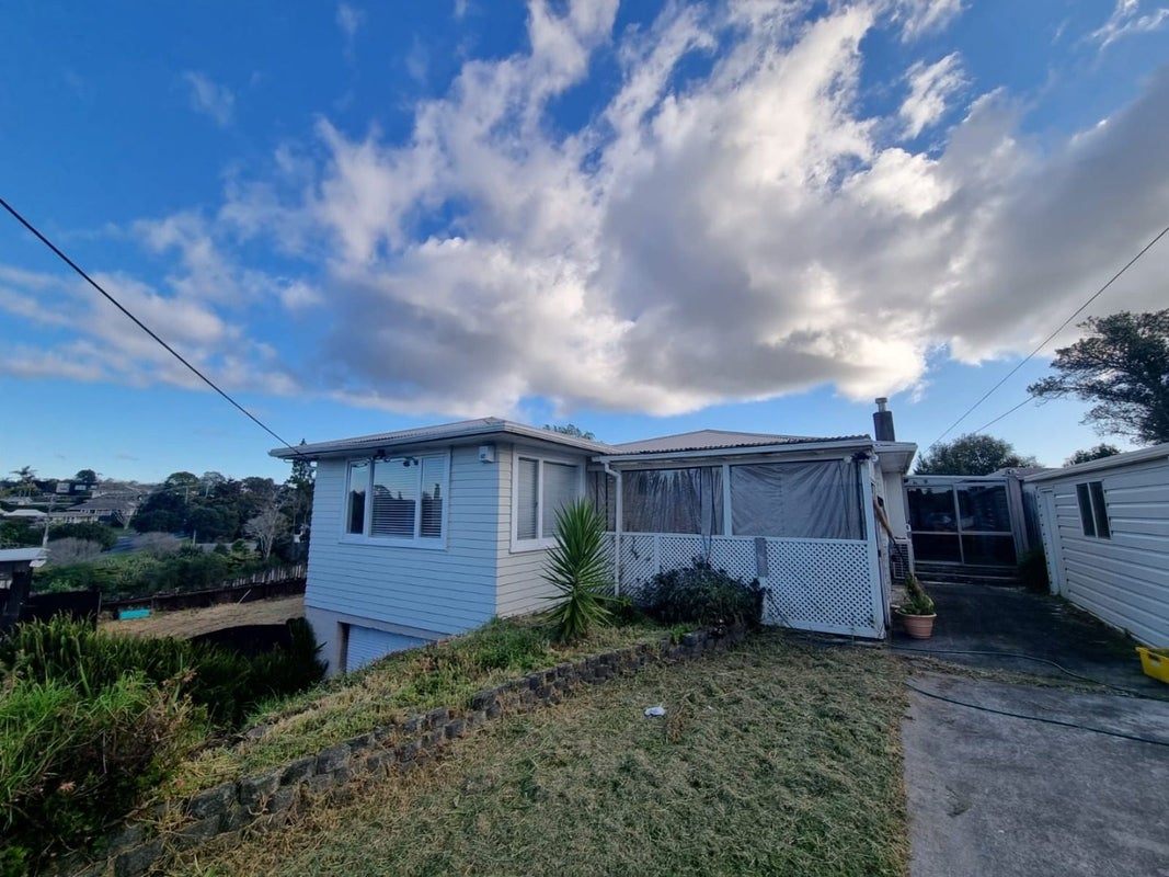 11 Matipo Road, Te Atatu Peninsula, Auckland - Carousel 1