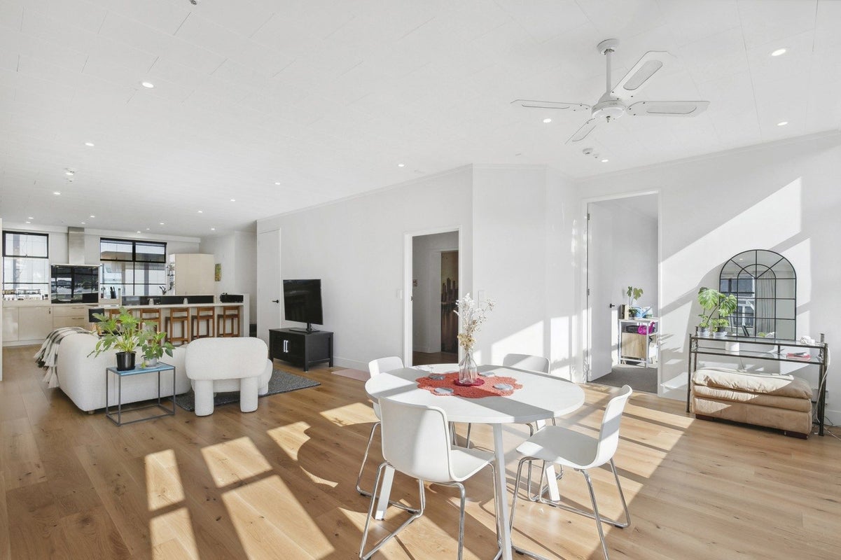 11/181 Willis Street, Te Aro, Wellington - Carousel 1