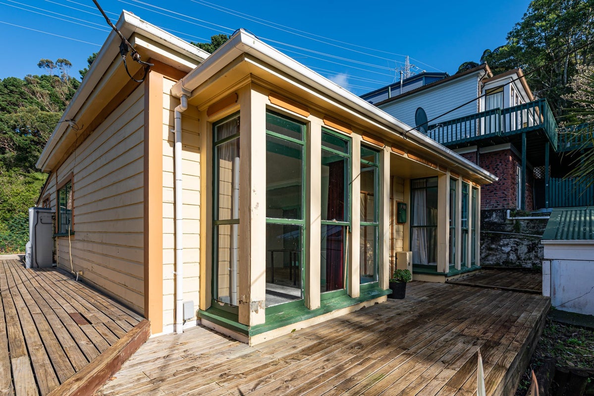 5 Mortimer Terrace, Aro Valley, Wellington - Carousel 2