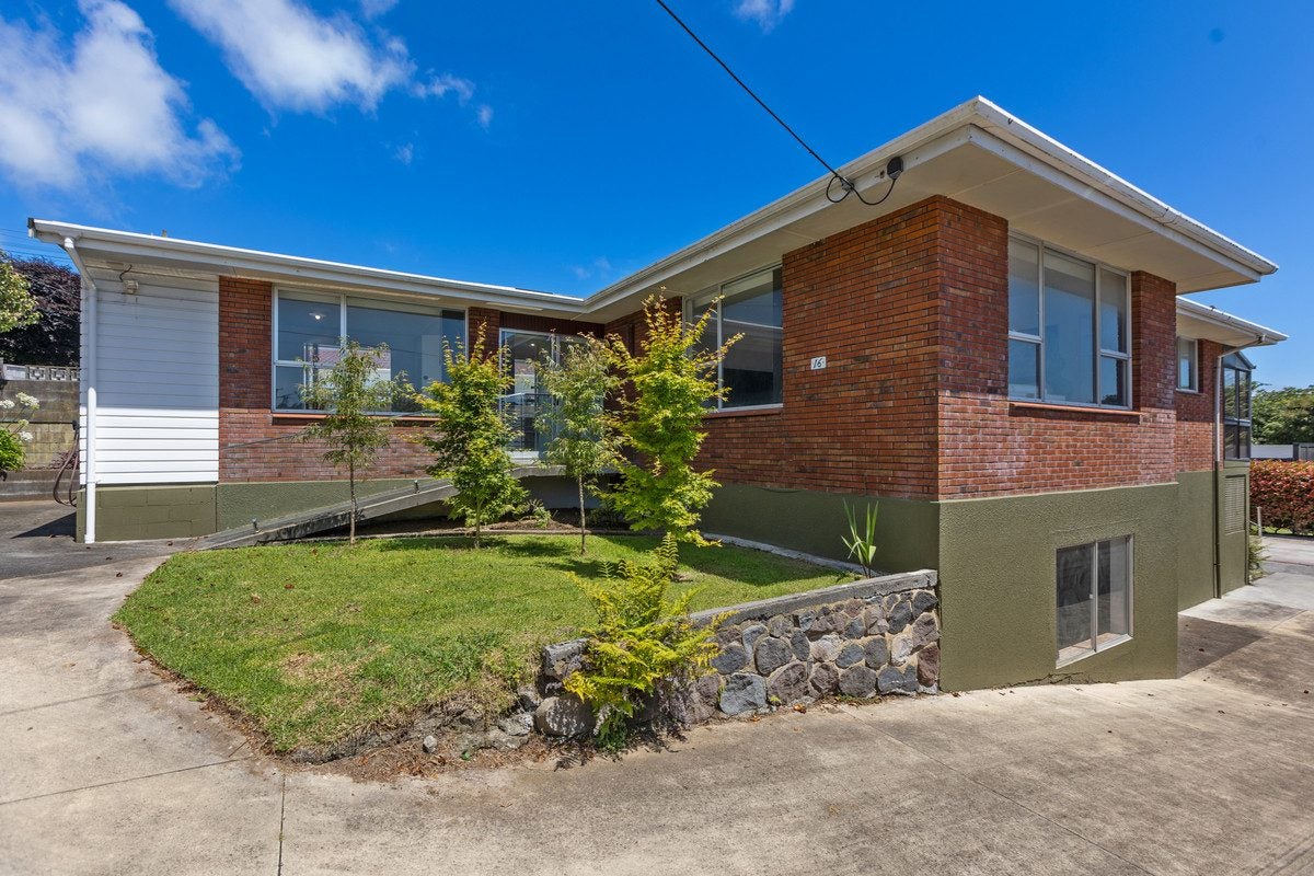 16 Annandale Street, Lynmouth, New Plymouth - Carousel 2