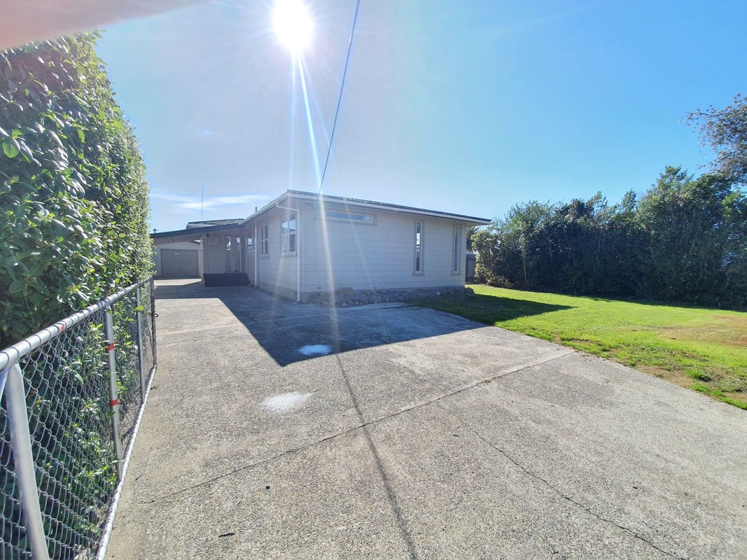 32 Tararua Terrace, Cloverlea, Palmerston North - Carousel 1