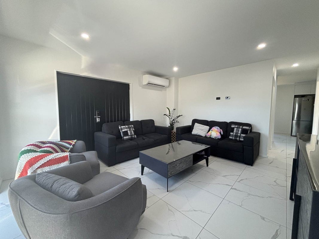 21A Borrowdace Avenue, Botany Downs, Auckland - Carousel 2