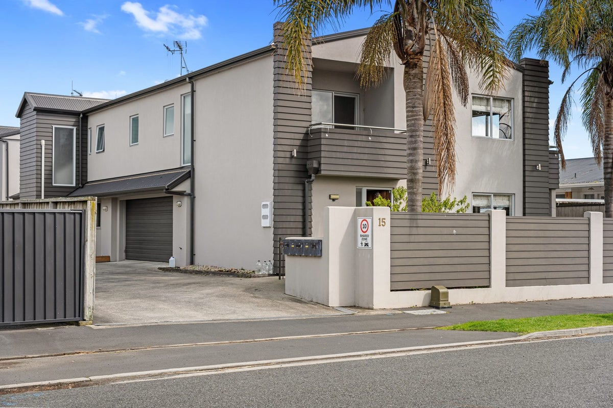 15A Charlemont Street, Whitiora, Hamilton - Carousel 1