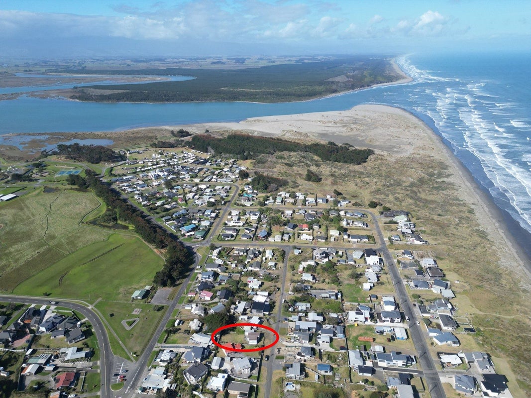 13 Nelson Street, Foxton Beach, Foxton - Carousel 33