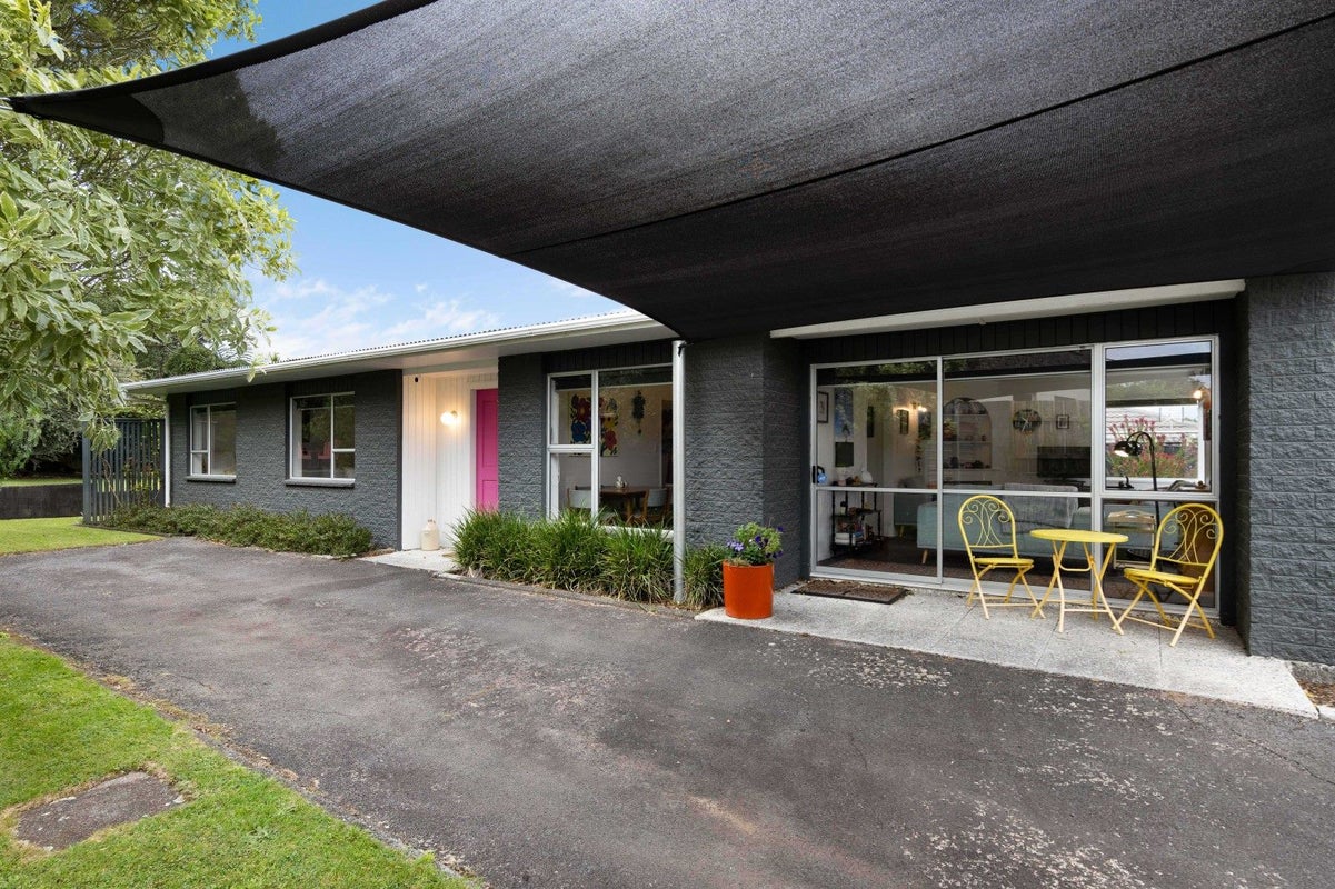 15D St Ives Grove, Whalers Gate, New Plymouth - Carousel 2