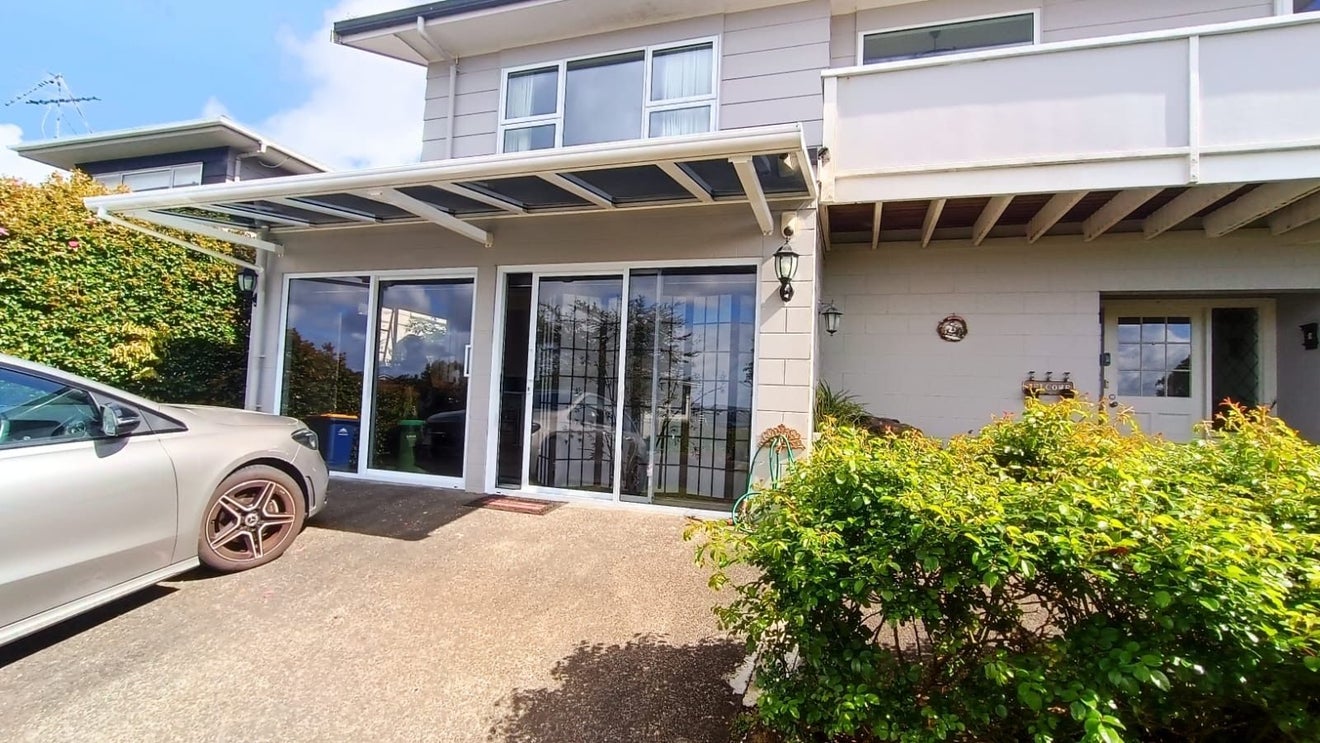 32 Chatswood Grove, Chatswood, Auckland - Carousel 1