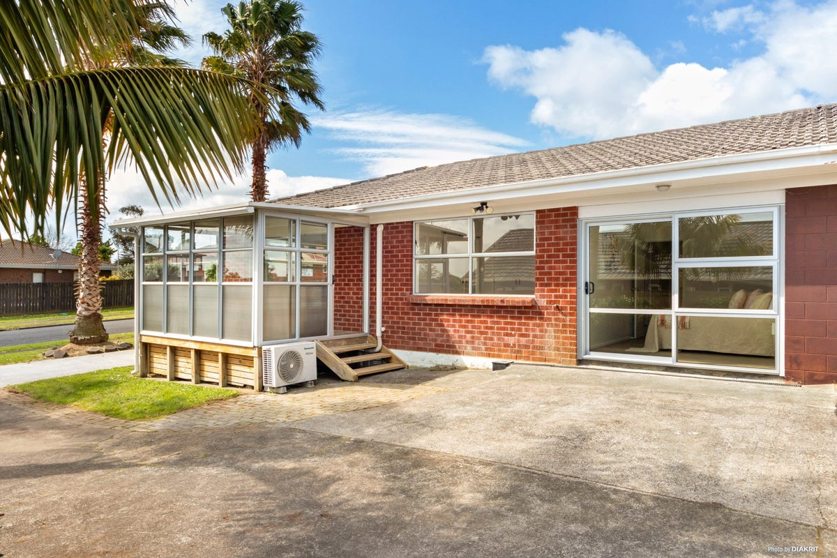 1/9 Benygloe Place, Highland Park, Auckland - Carousel 2