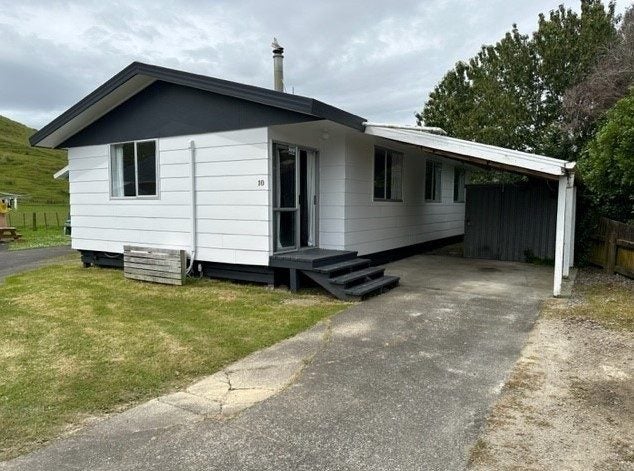 10 Cypress Place, Aramoho, Whanganui - Carousel 1