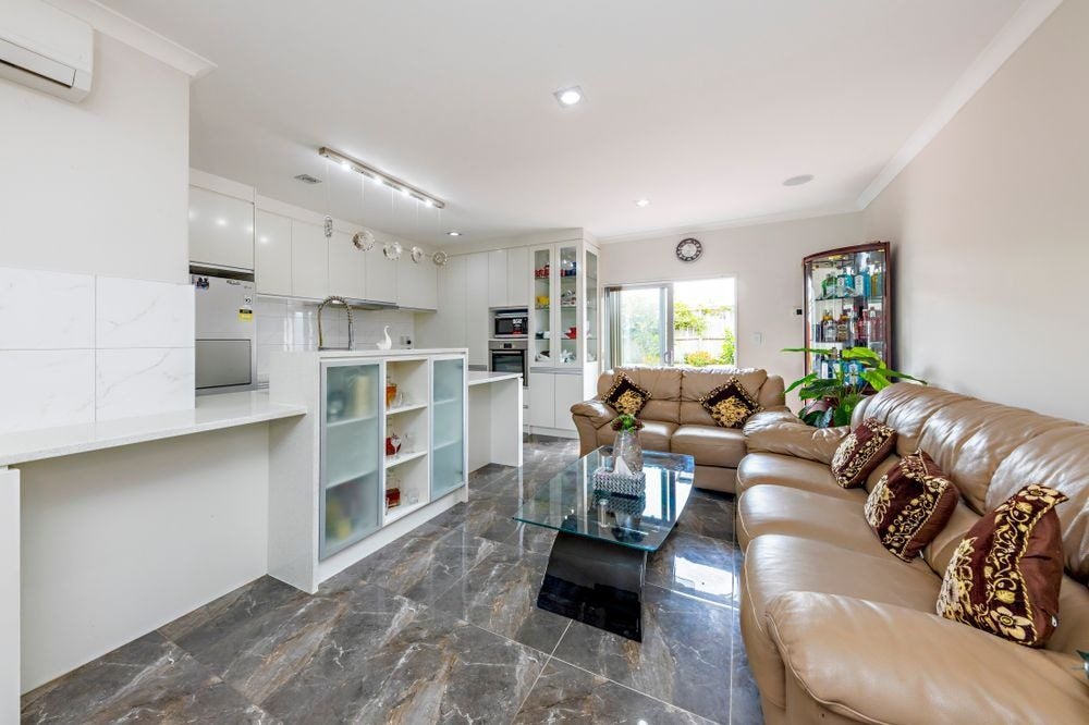 4 Cahir Place, Flat Bush, Auckland  - Carousel 2