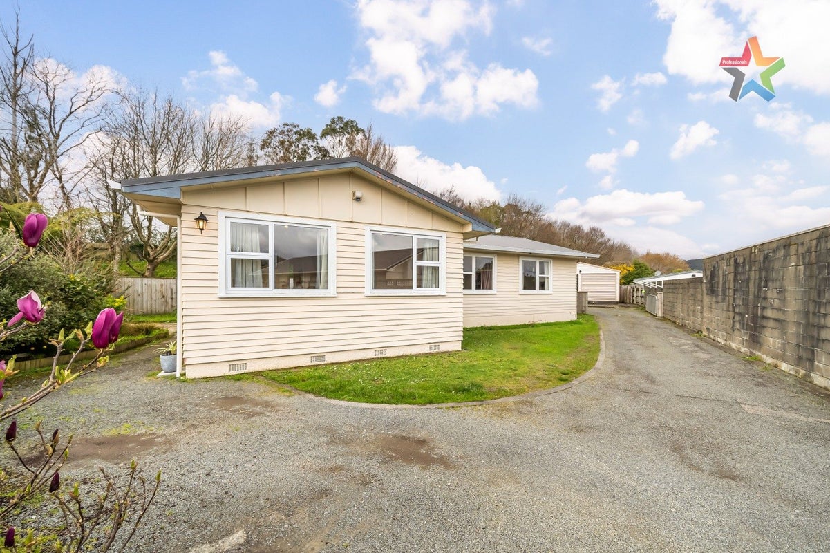 5 Longfellow Street, Trentham, Upper Hutt - Carousel 1