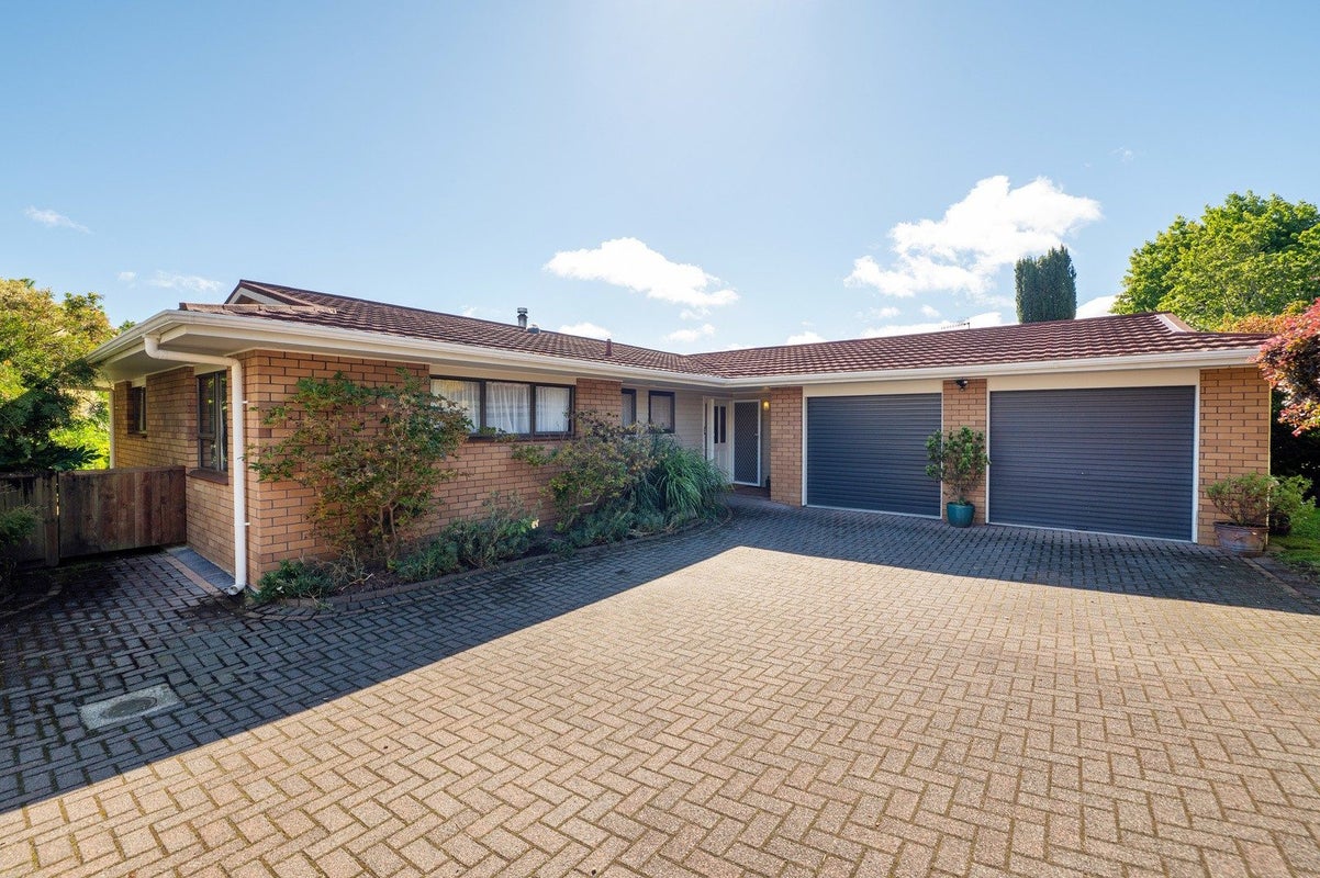 8 Wychwood Crescent, Springfield, Rotorua - Carousel 1